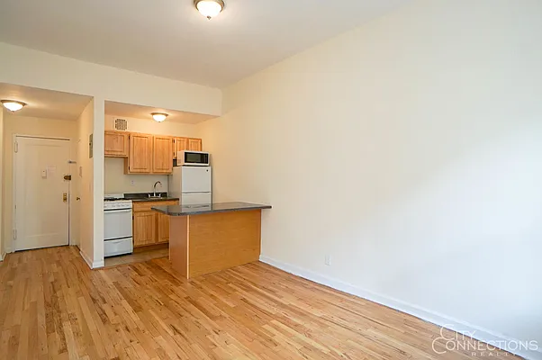 Rented by City Connections Realty | media 25