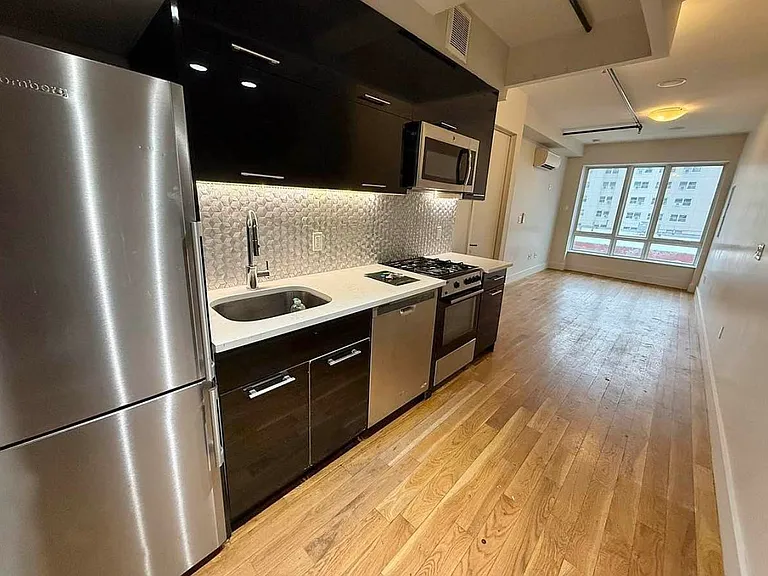 880 Dekalb Ave #401 — Photo 3