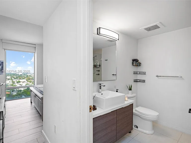 1010 SW 2nd Ave #1709 — Photo 13