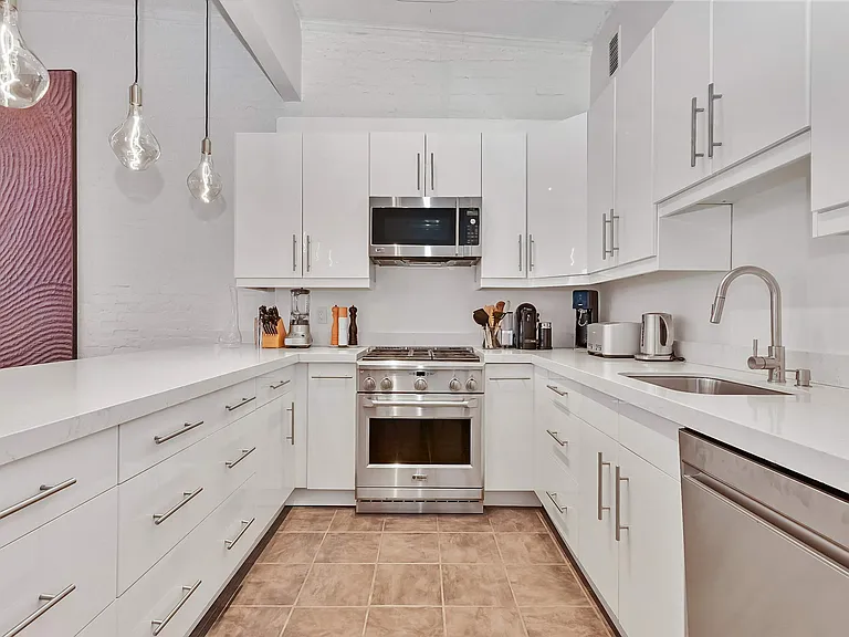 146 Reade St #3 — Photo 15
