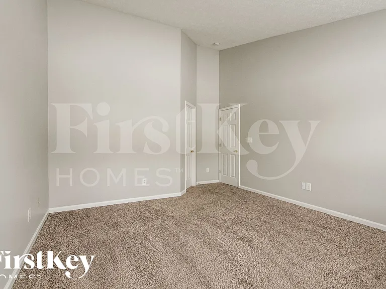 2283 Layton Park Ln — Photo 8