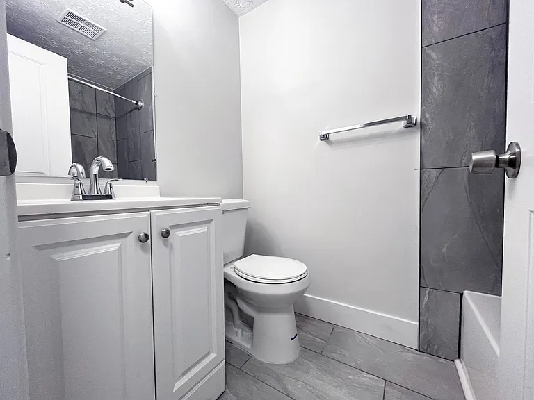 Pine Grove Apartments — Photo 44