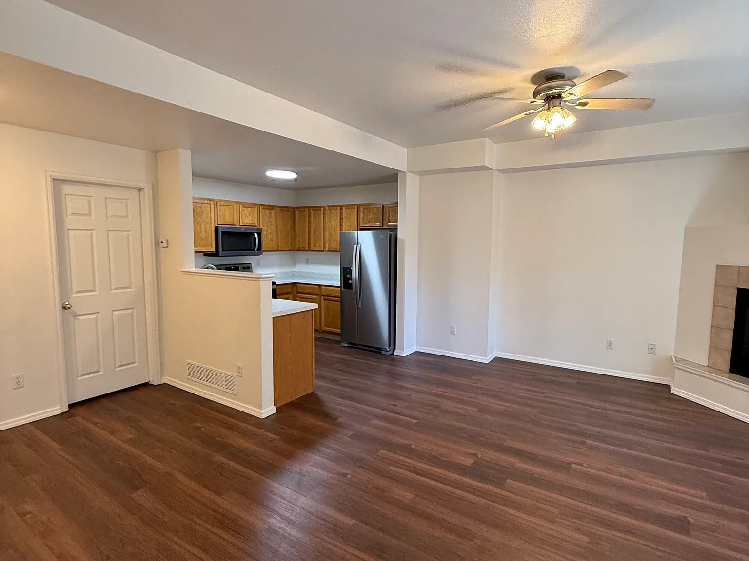 2 bed, 1100 sqft, $1,550 — Photo 3