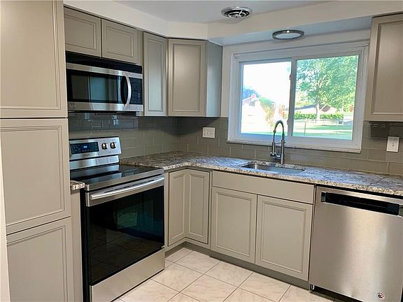 3rd image of 105 Van Ryan Ct