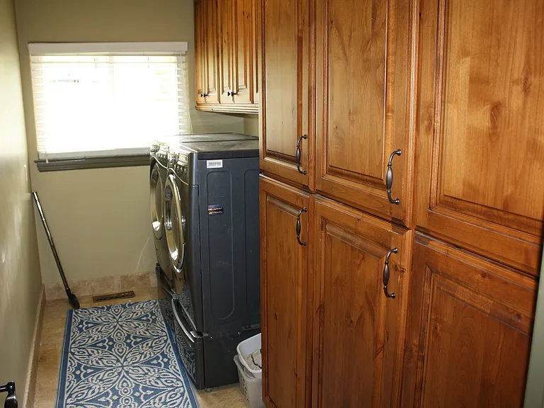 2962 Oakwood Dr — Photo 4