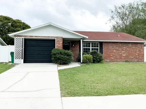 6148 18th St, Zephyrhills, FL 33542