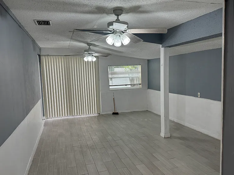 9124 Sandcroft Ct — Photo 4
