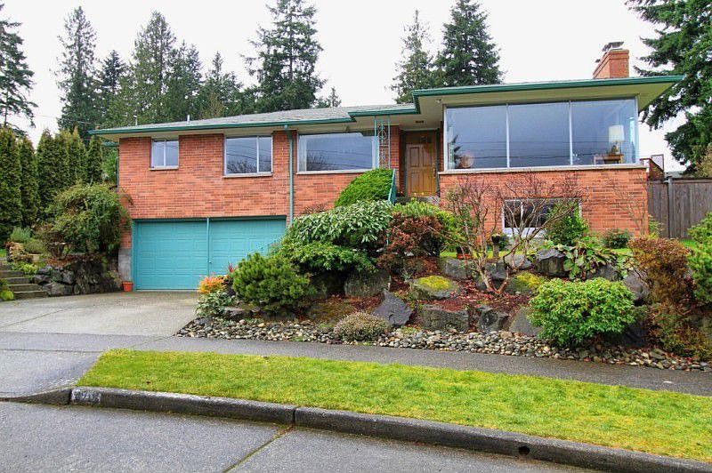 9215 41st Ave. N.E. Seattle,WA. 98125 Located on one of Wedgwood's nicest cul de sac's. Apx 4 miles to Matthews Beach and Burke Gilman Trail.