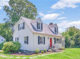 2 Oakledge Cir, Norwalk, CT 06854