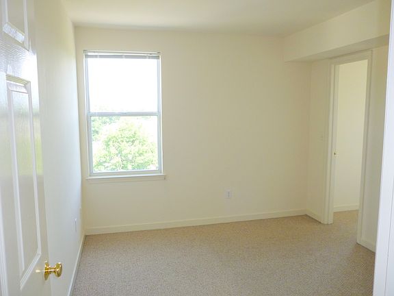 5th image of 324 13th St NW APT 9