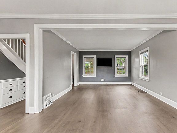 3rd image of 901 Campbell St
