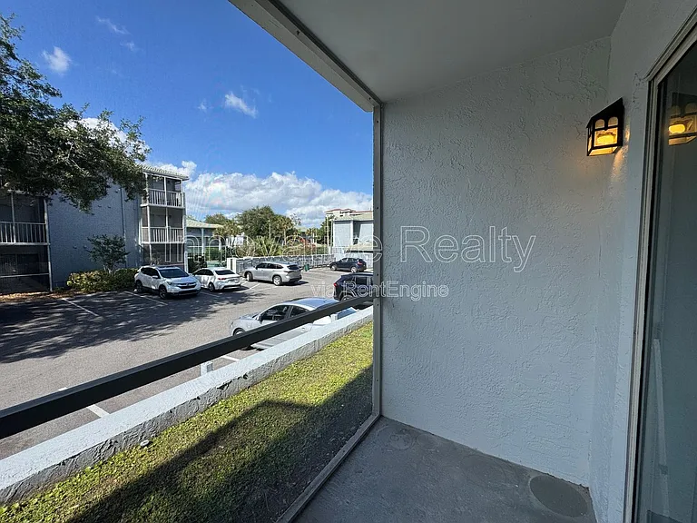120 Blue Pointe Way #130 — Photo 11