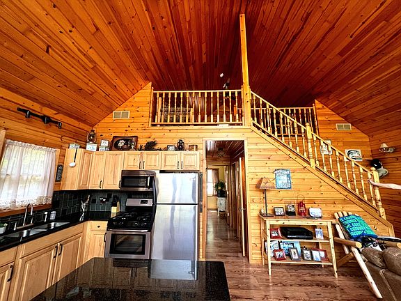 4th image of 19 Lakeshore Dr