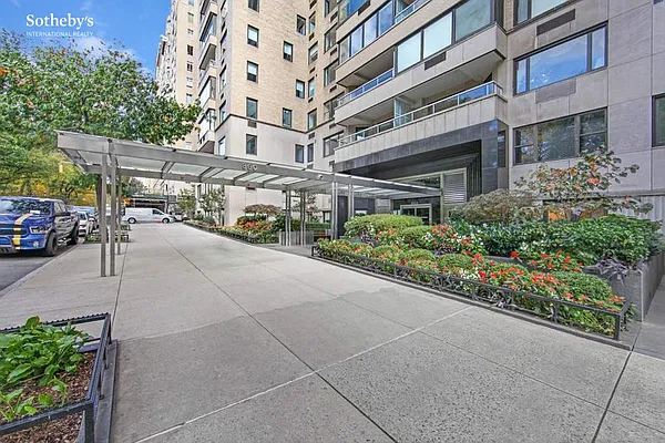 Sold by Sotheby's International Realty | media 15