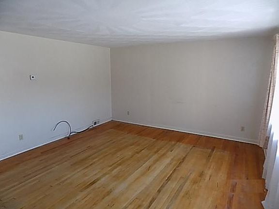 2nd image of 604 Barnes Ave