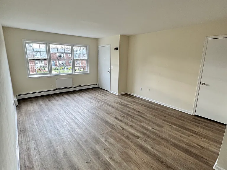 320 E Main St #1-B — Photo 7