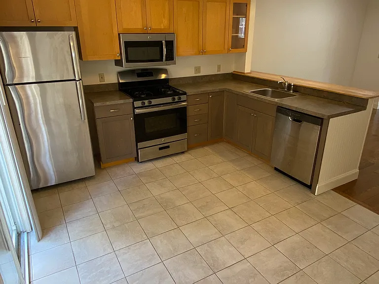345 Dorset St #E — Photo 10