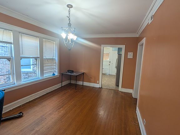 3rd image of 6430 N Claremont Ave #3