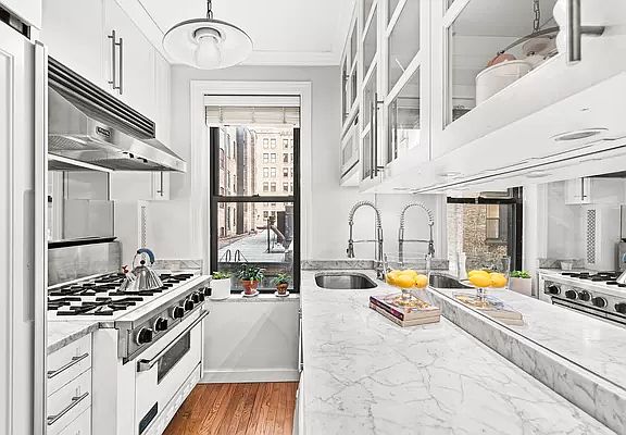 3rd image of 130 E 94th St APT 5C