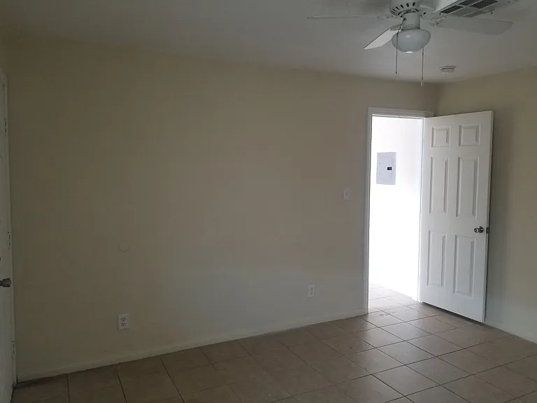 702 Adams Ave — Photo 8