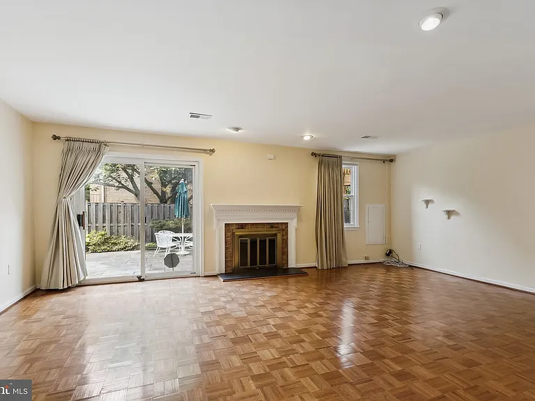 7230 Taveshire Way — Photo 25
