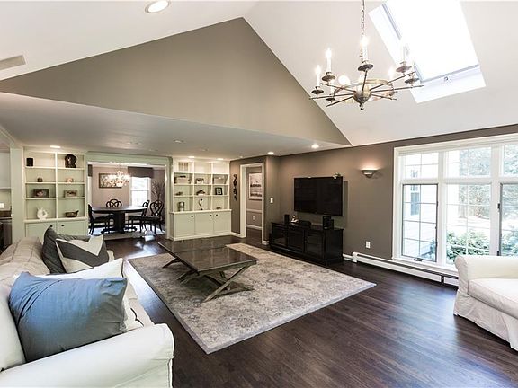 4th image of 82 Cindyann Dr