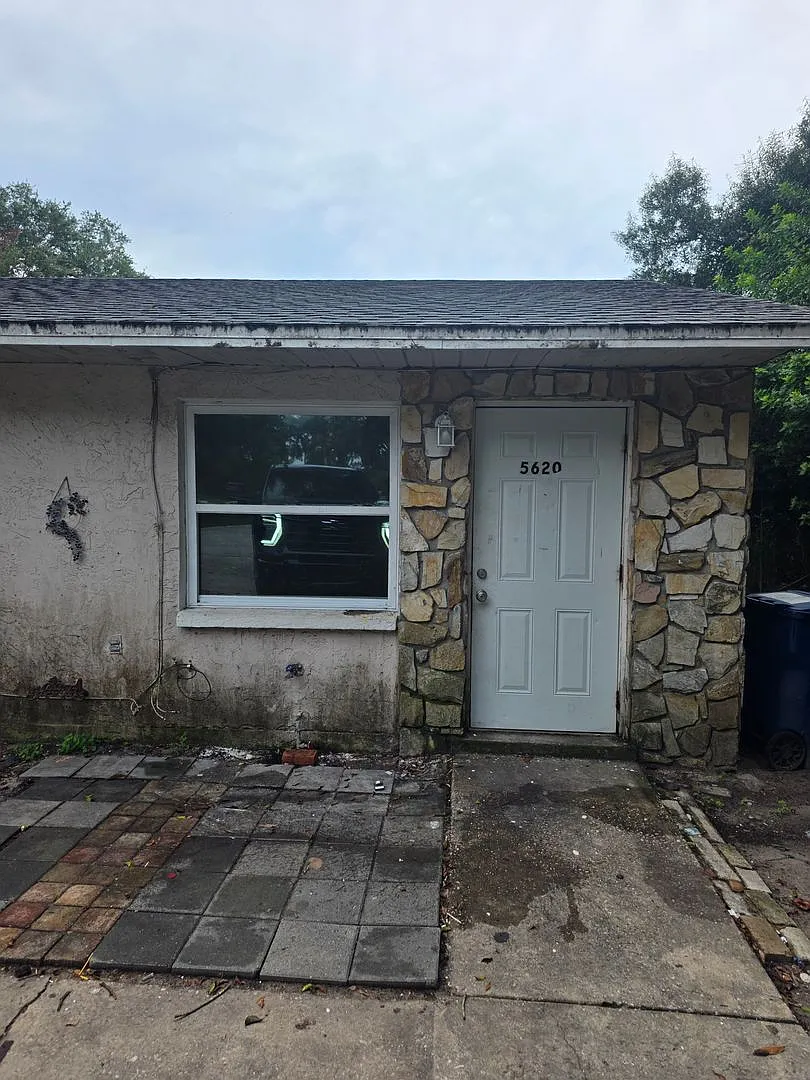 3/2 DUPLEX — Photo 1