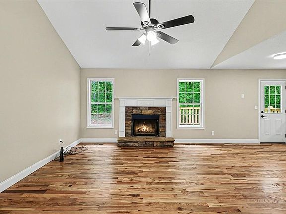5th image of 180 Pebblebrook Way