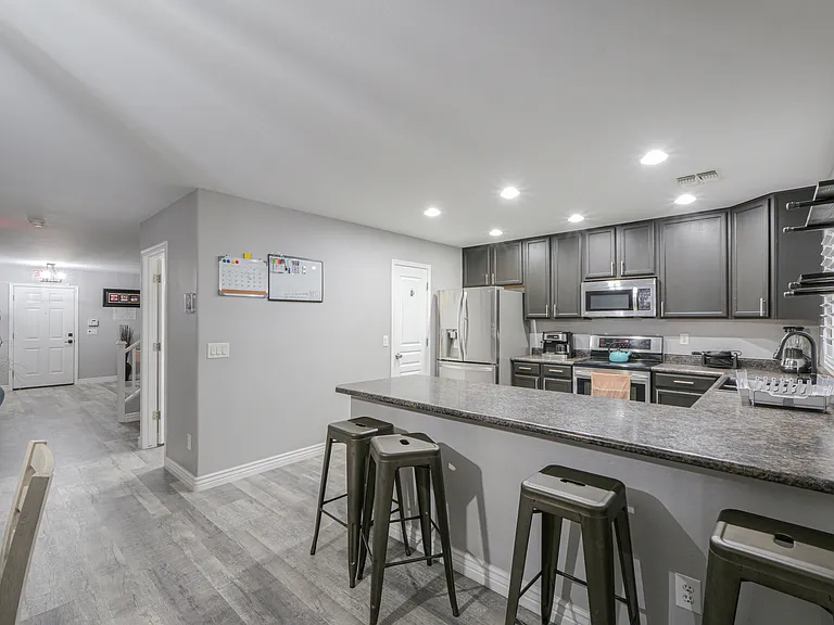 1235 W Castle Dr — Photo 11