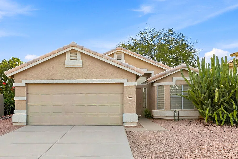 3 bed, 2.0 bath, 1435 sqft, $2,215 — Photo 1