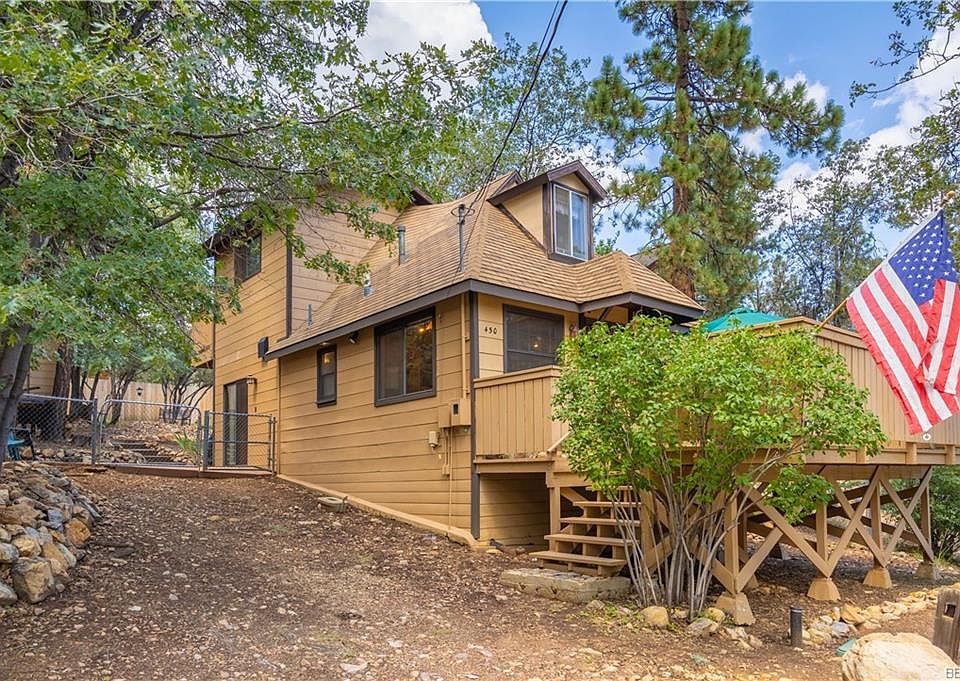 1st image of 450 Vista Ln
