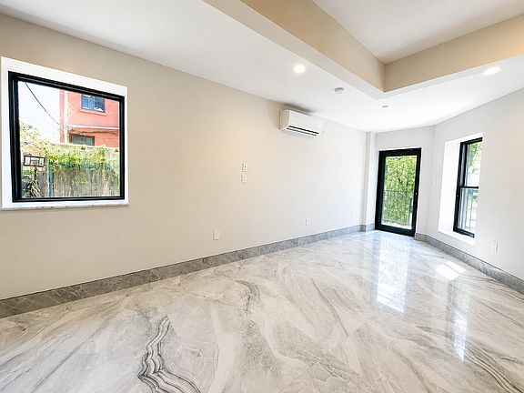 4th image of 637 Quincy St APT 1