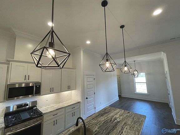 5th image of 7131 Hickory Cove Way SE