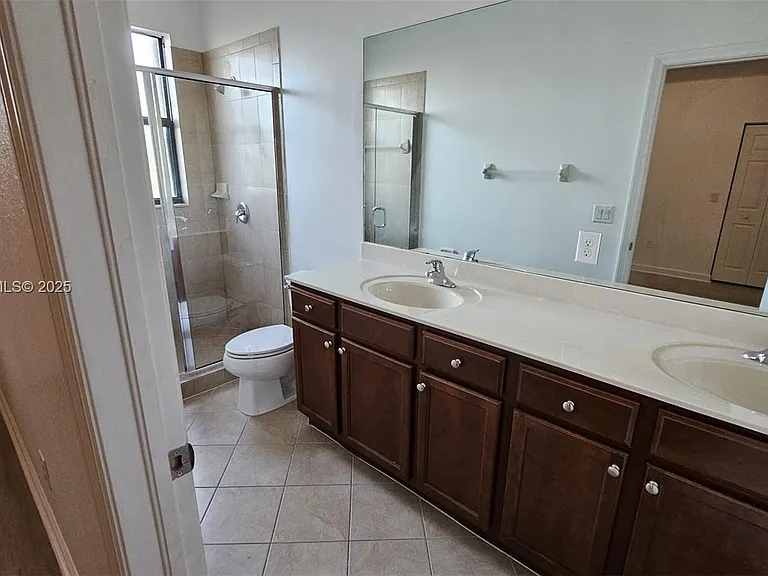 8785 NW 116th Ct — Photo 4