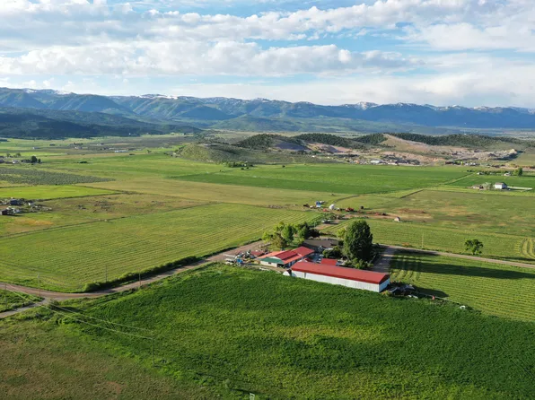 1 E Gravel Pit Rd, Mount Pleasant, UT 84647