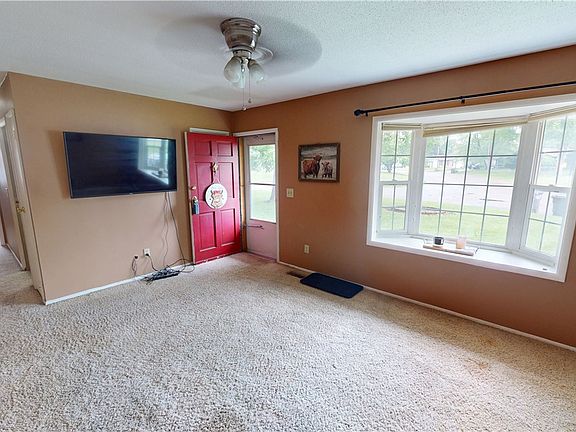 2nd image of 528 Dawn Ave