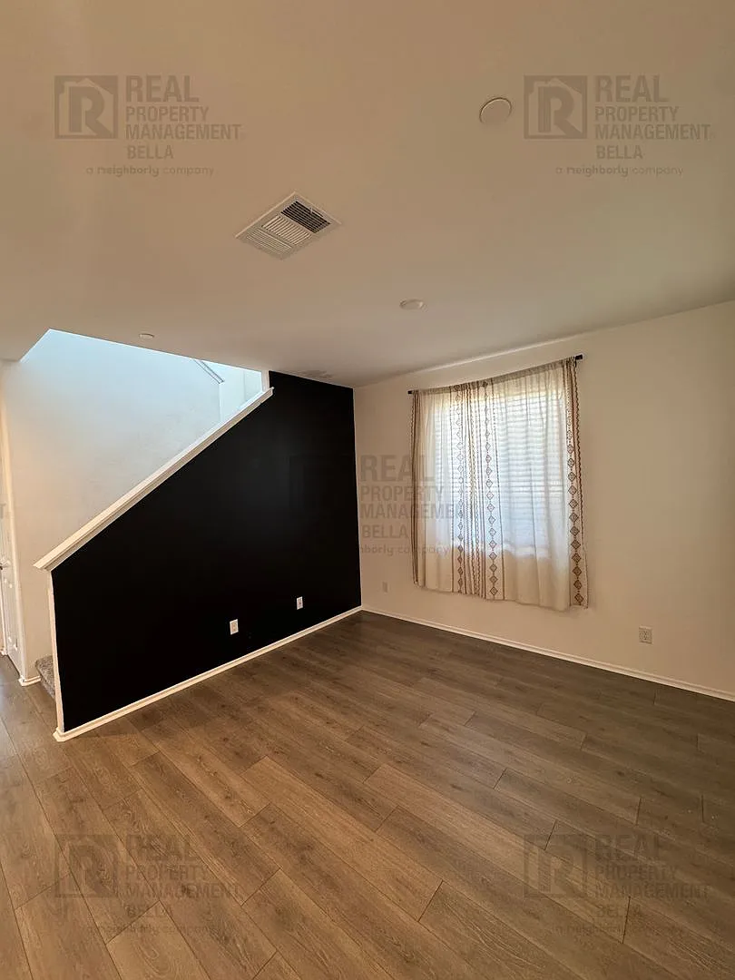 Spacious 3-Bedroom Home in the Desirable McSweeny Farms Community! — Photo 3