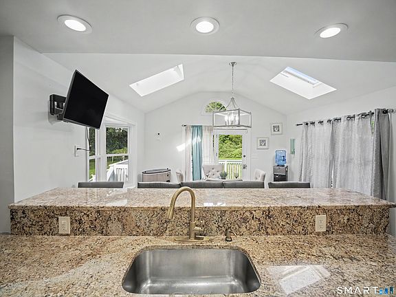 4th image of 73 Weeping Willow Lane