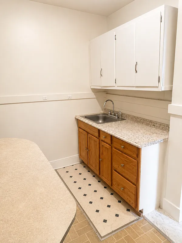 2 bed, 1.0 bath, $1,400 — Photo 2