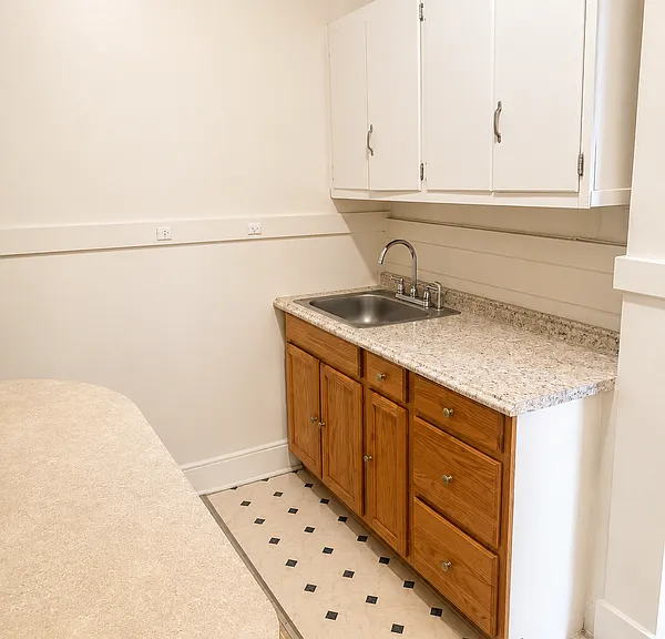 921 Park Ave #6 — Photo 2
