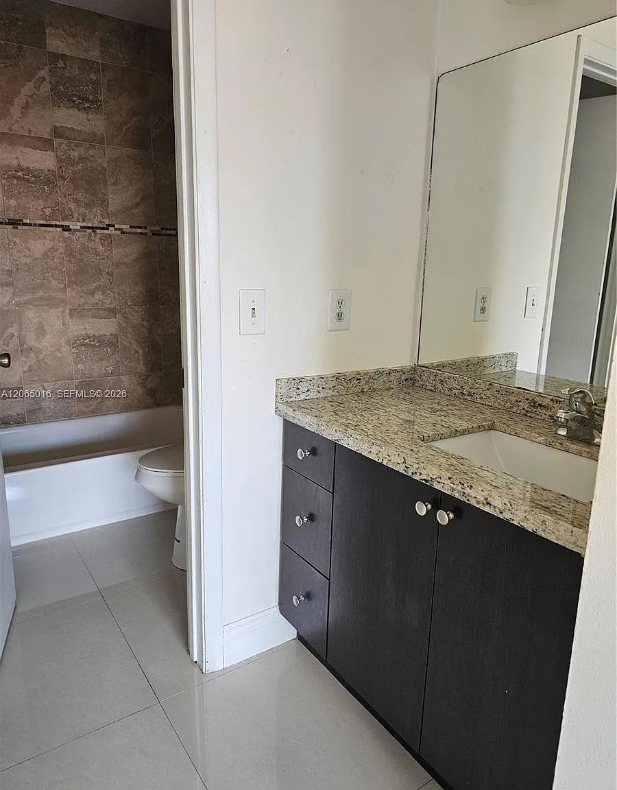 Lago Grande Three-A Condo — Photo 1