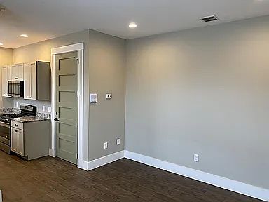 4th image of 1149 Middlesex St APT 5