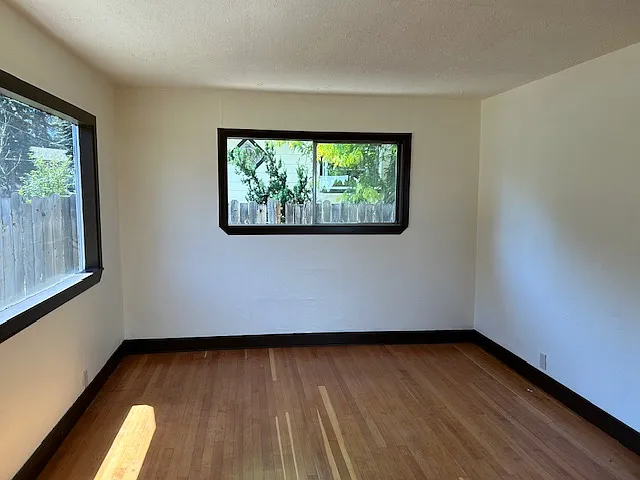 1116 Commercial St — Photo 8