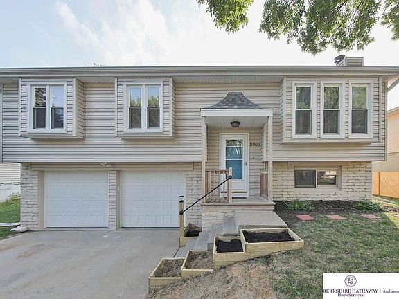 3rd image of 10429 Laurel Ave