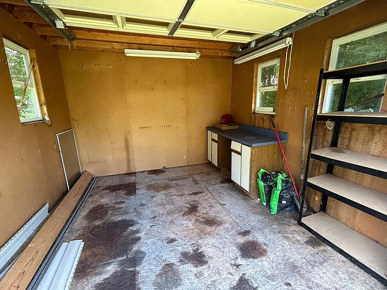 1031 E Leicester Ave — Photo 16