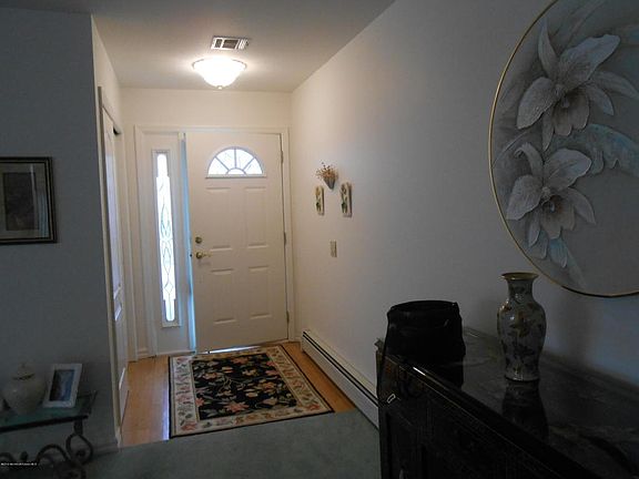 3rd image of 11 Sheffield Dr