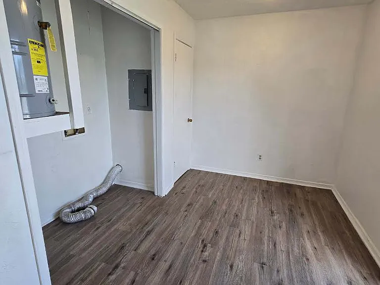 308 Duke Dr #B — Photo 4