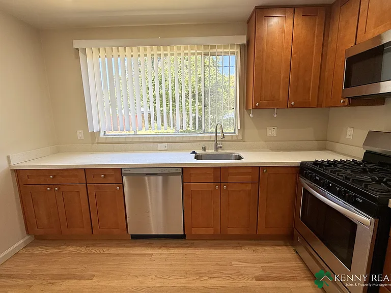 134 Hilton Ave — Photo 8
