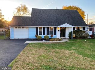 37 Jasmine Rd, Levittown, PA 19056
