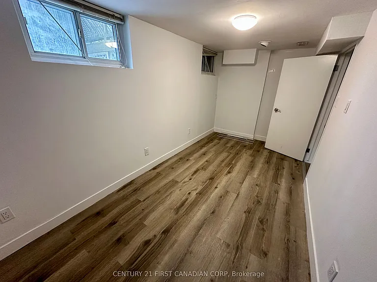 139 Britannia Ave #LOWER — Photo 14